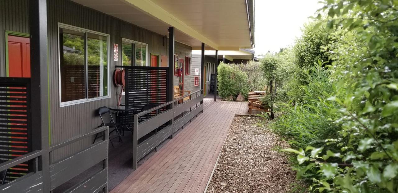 The Whistling Frog Resort Chaslands Exterior foto